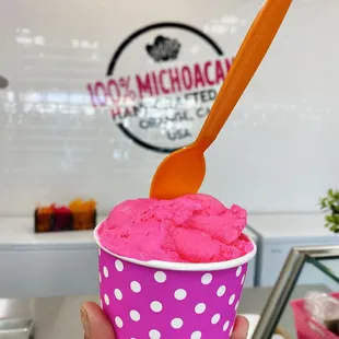 Chicle ice cream (bubble gum flavor)