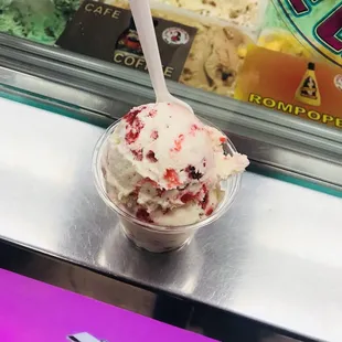Flavor: strawberries n cream