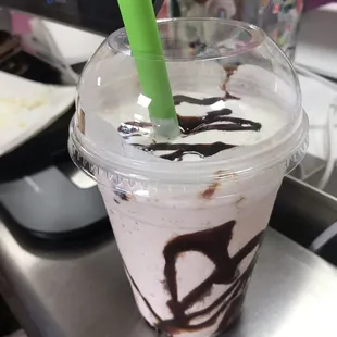 Vanilla milkshake with chocolate syrup