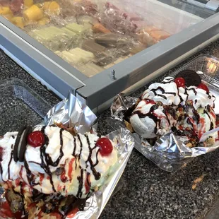 ice cream sundaes and desserts