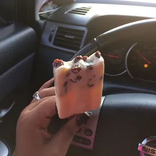 So yummy I don't like run or raisin but this delish. Also got mint and sweetened coconut