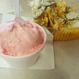 Small strawberry ice cream and special nachos