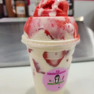 FRESAS CON CREMA Y NIEVE