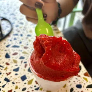 Strawberry sorbet (no milk)