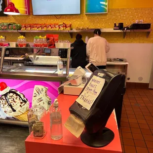  the interior of a fast food restaurant