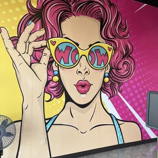 ows a woman with sunglasses on