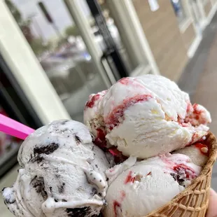 Triple Scoop - IG @FoodandPooch