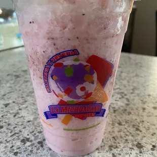 Raspado  on agua de fresas
