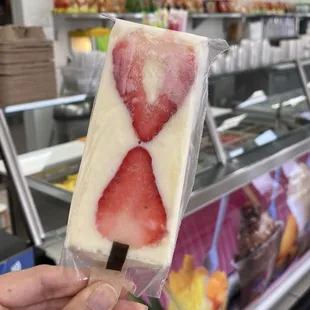 Mexican paleta fresas con crema/ strawberries &amp; cream. Sooooooo rich and creamy!