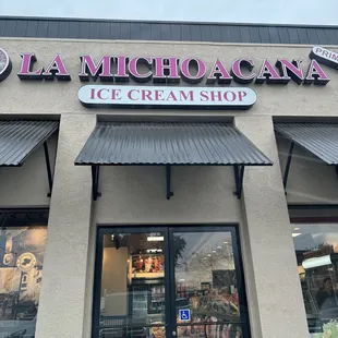 the front of the ice cream shop