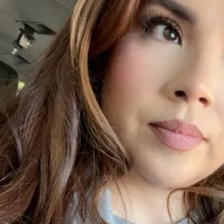Gabriela R.