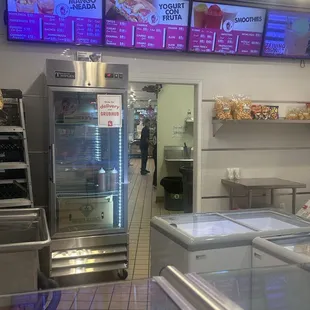 Ive been waiting here for 10mins, I don't know why they have 2 sides open if they are going to prioritize just 1