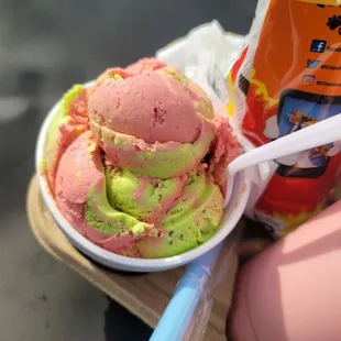 Double scoop. Limon (unseen) and StrawberryKiwi.