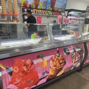 A little disappointed that none of the 5/6 TVs had a listed menu. I couldn't find a menu anywhere.