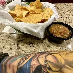 Chips &amp; salsa, good flavor/heat, but served cold.... Why!!! (｡-_-｡) warm=yummier!