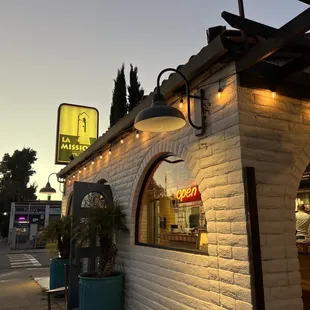 the outside of the restaurant
