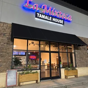 Exterior of La Mixtecs