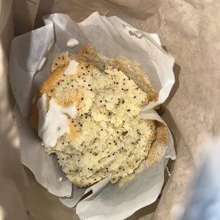 lemon poppyseed muffin