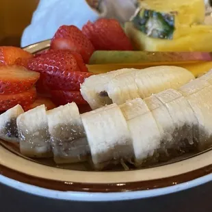 They literally served my daughter with this fruit plate!!! Yuck! A rotten banana!