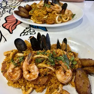 David's Seafood Rice The seafood isn't just on top, it's all throughout. Enormous amount of seafood for the price.