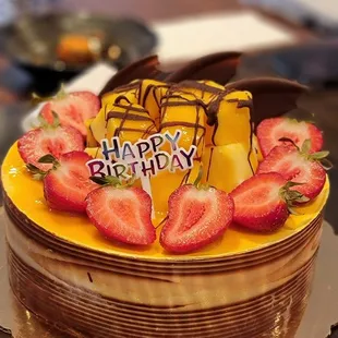 Doesn&apos;t this mango mousse cake look delicious?