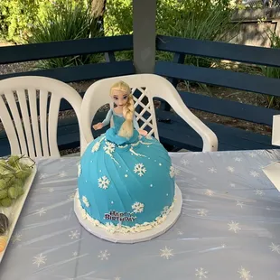 Elsa from frozen bday cake