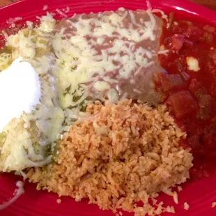 Enchilada w/green sauce &amp; Chile Relleno w/red sauce combo plate