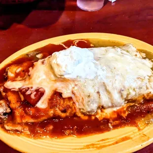 Grilled chicken super red and green sauce