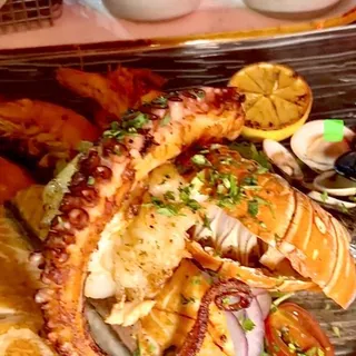 Seafood Mix Grill (Parrillada el Pescador)