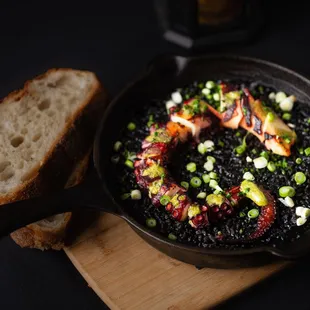 Arroz negro con pulpo