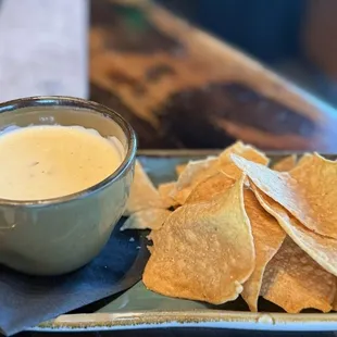 Queso &amp; chips