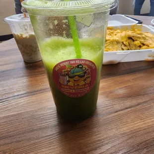 Natural Green juice (jugo verde): Cucumber, celery, kale, pineapple, and grapefruit