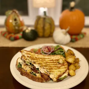 Chicken Pesto Panini Lunch