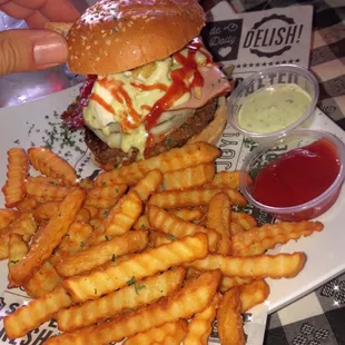 The &quot;Monstruo Burger&quot; (Venezuelan)