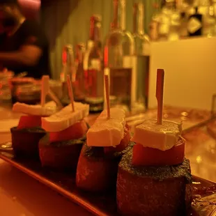 Capri (mozz, tomato, pesto, bread) - delicious