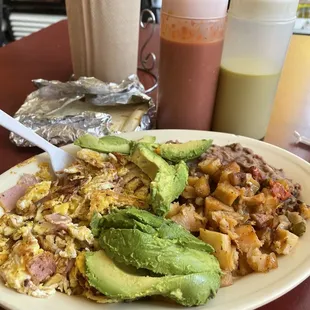 Desayuno de huevo con jamón