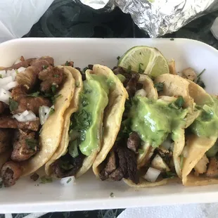 1 tripa taco, 2 Carne asada, 2 pollo Asada