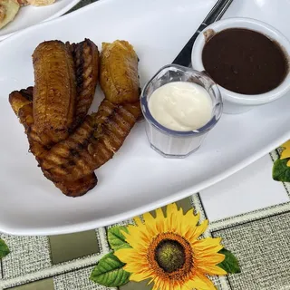 Platanos con Crema y Frijol