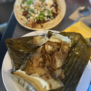 Tamal oaxaqueño de mole rojo