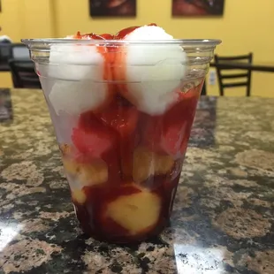 Helado de limón , mango y sandía, salsa Chamoy ,picanteal gusto