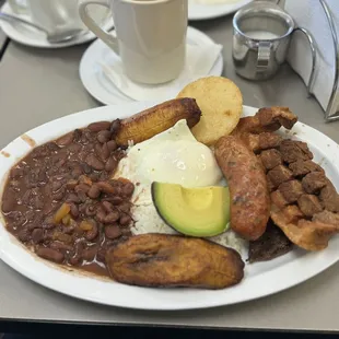 Small bandeja paisa