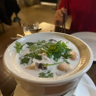 32 oz. Tom Kha Kai Plate