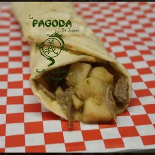 Burrito Desebrada en salsa verde