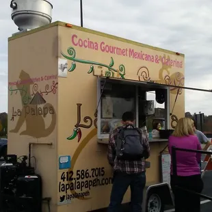 people ordering food