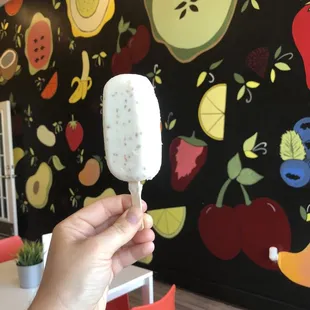 Coconut pop with dulce de leche
