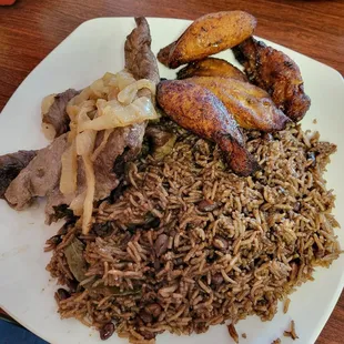 Bistec with congri and maduros.