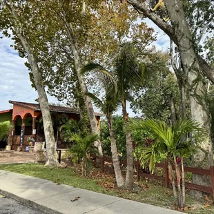 the outside of the restaurant