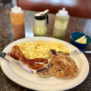 Pork chop, bacon &amp; eggs (à la carte)