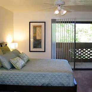 http://www.lapaloma-apartments.com/