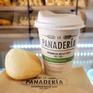 Coffee and cheese rolls (Café con pandebono)